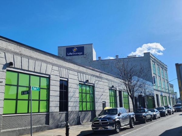 Storage Units at Extra Space Storage - 4121 - Bronx - Park Ave - 3362 Park Avenue