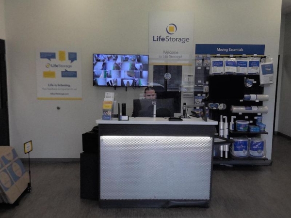 Storage Units at Extra Space Storage - 4121 - Bronx - Park Ave - 3362 Park Avenue