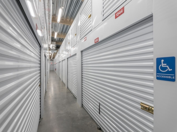 Facility photo: //images.sparefoot.com/medium/23002169c3cf244d401.jpg