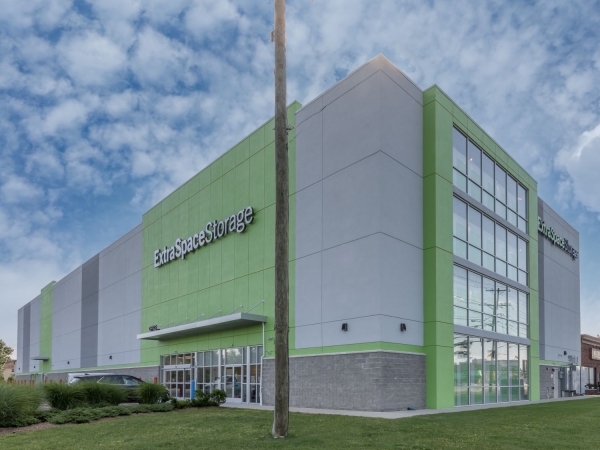 Facility photo: //images.sparefoot.com/medium/230023699430a8b0469.jpg