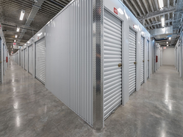 Facility photo: //images.sparefoot.com/medium/230023699430acedc7f.jpg