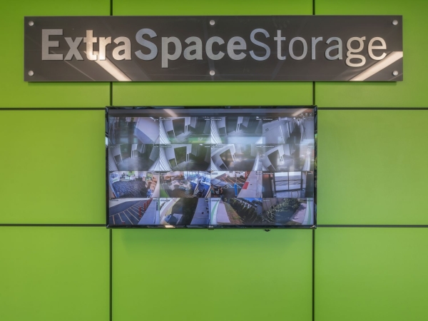 Facility photo: //images.sparefoot.com/medium/230023699430af081a4.jpg