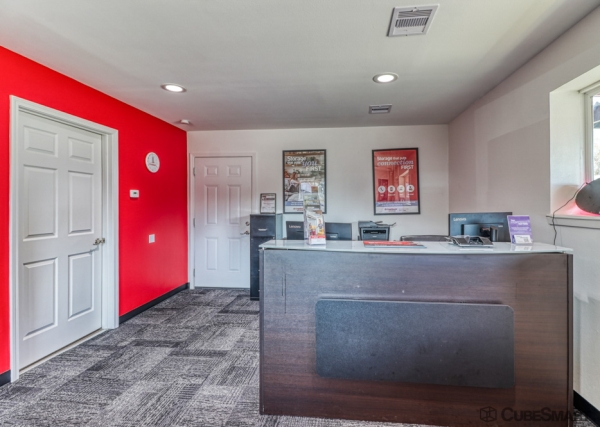 Facility photo: //images.sparefoot.com/medium/230060695635626c173.jpg