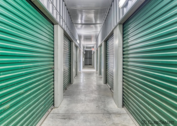 Facility photo: //images.sparefoot.com/medium/230060695f8caf2c211.jpg