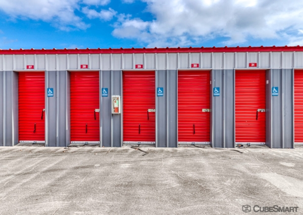 Facility photo: //images.sparefoot.com/medium/230060695f8cb2844c6.jpg