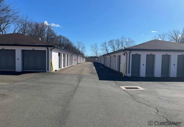 Facility photo: //images.sparefoot.com/medium/230066686f640ba7316.jpg