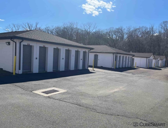 Facility photo: //images.sparefoot.com/medium/230066686f640d247b4.jpg