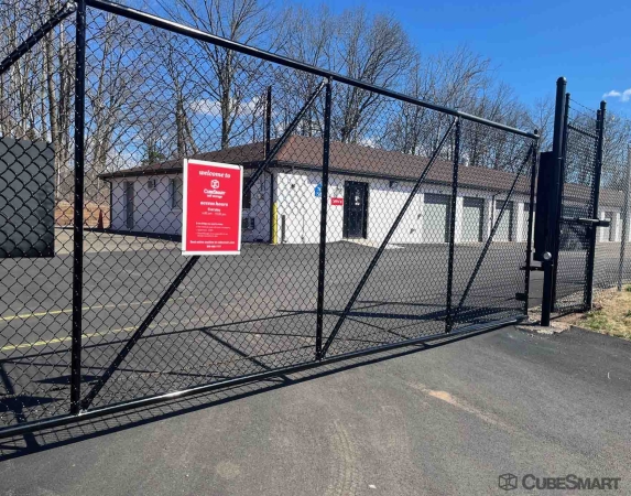 Facility photo: //images.sparefoot.com/medium/230066686f640ea28a5.jpg