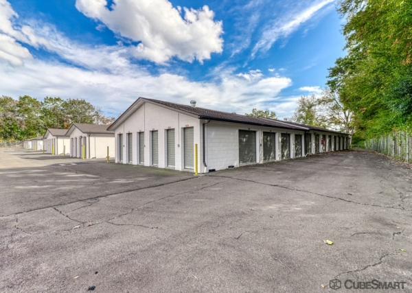 Facility photo: //images.sparefoot.com/medium/230066693d1b2f10f6c.jpg