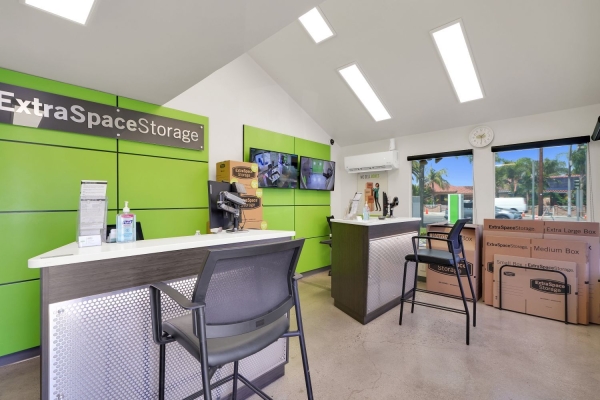 Facility photo: //images.sparefoot.com/medium/23007669942e07d4de6.jpg