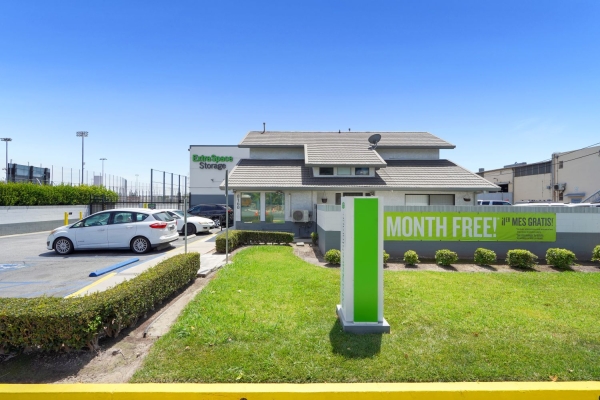 Facility photo: //images.sparefoot.com/medium/23007669942e0b332c6.jpg