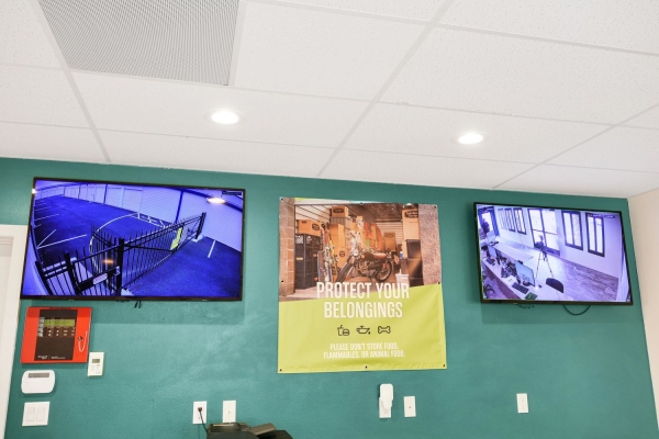 Facility photo: //images.sparefoot.com/medium/23008569942e2b5bf90.jpg
