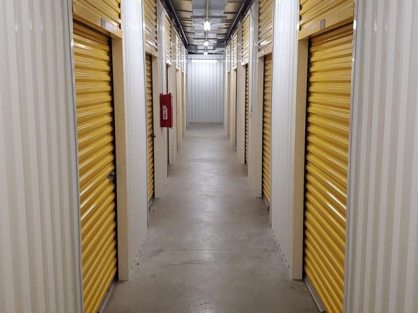 Facility photo: //images.sparefoot.com/medium/230141685998609b2b5.jpg