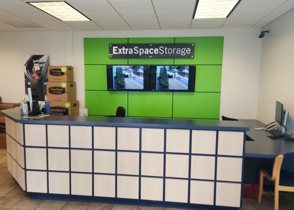 Facility photo: //images.sparefoot.com/medium/2301416a240c45830ee.jpg