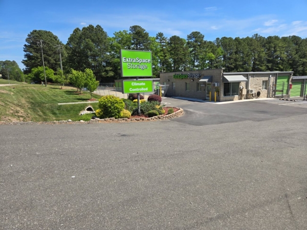 Facility photo: //images.sparefoot.com/medium/23014769e3730e4335e.jpg