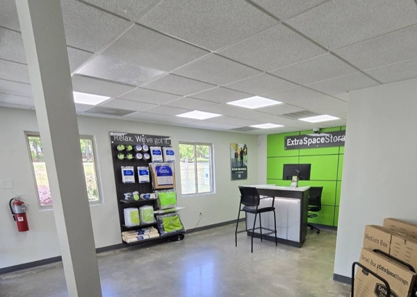 Facility photo: //images.sparefoot.com/medium/23014769e373109dead.jpg