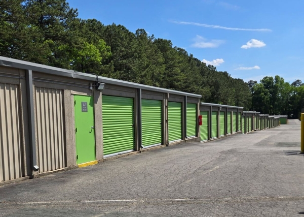 Facility photo: //images.sparefoot.com/medium/23014769e37311c5ba0.jpg