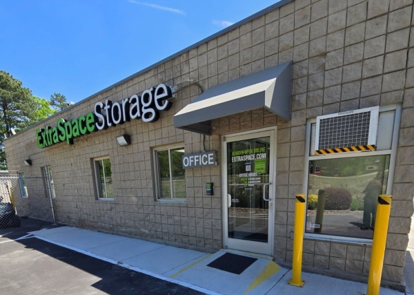 Facility photo: //images.sparefoot.com/medium/23014769e37313377a9.jpg