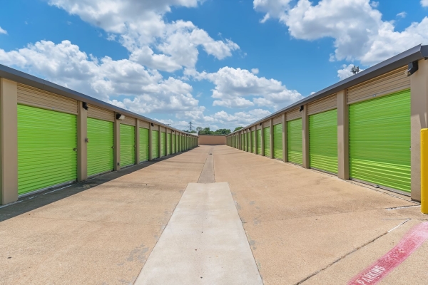 Facility photo: //images.sparefoot.com/medium/23015769942ea9b15ac.jpg