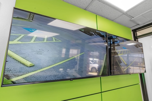 Facility photo: //images.sparefoot.com/medium/23015769942eace8774.jpg