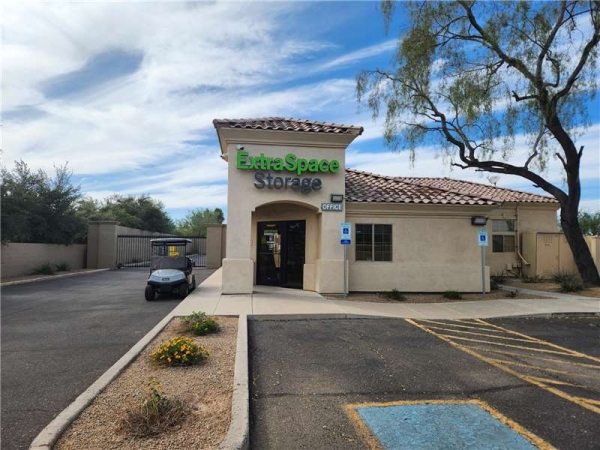 Storage Units at Extra Space Storage - 3147 - Glendale - 59th Ave - 13902 North 59th Avenue