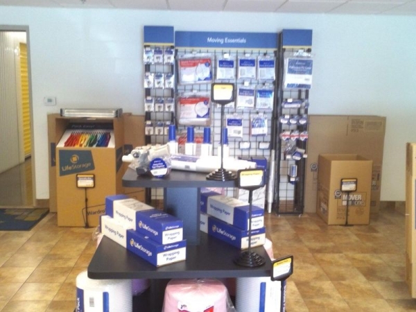 Storage Units at Extra Space Storage - 3152 - Phoenix - East Bell Road - 1928 East Bell Road