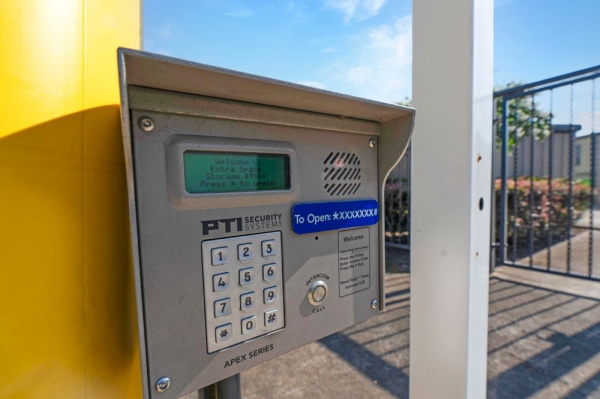 Facility photo: //images.sparefoot.com/medium/23017669942ee8899c6.jpg