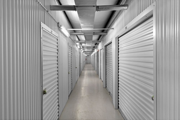 Facility photo: //images.sparefoot.com/medium/23017669942eeba0b58.jpg