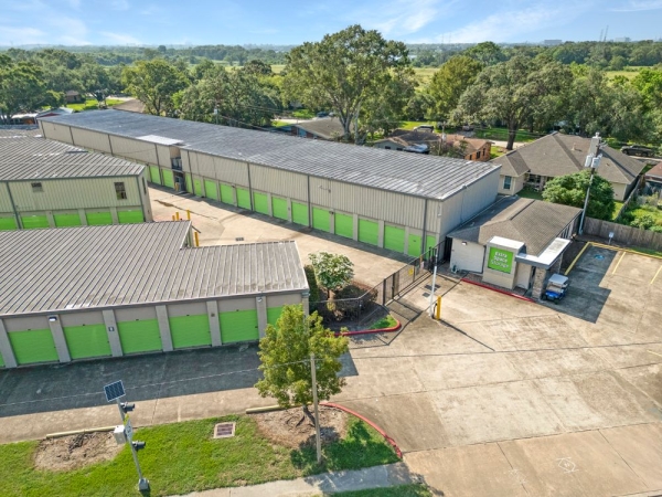 Facility photo: //images.sparefoot.com/medium/23017669942eec7b0e5.jpg