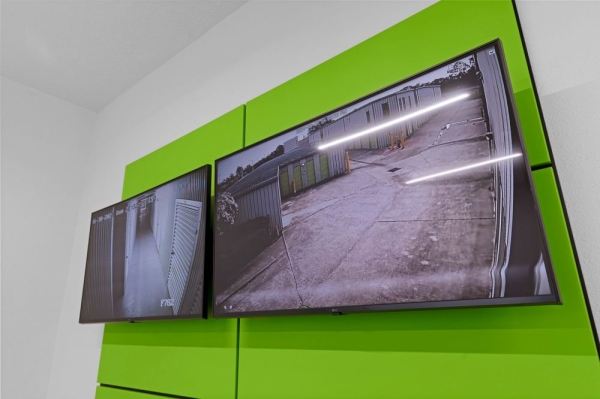 Facility photo: //images.sparefoot.com/medium/23017669942eed66954.jpg