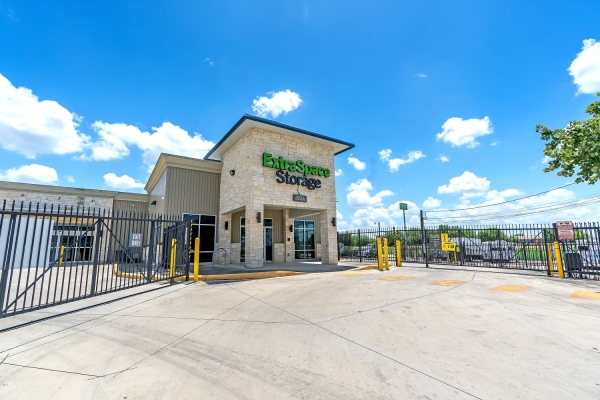 Facility photo: //images.sparefoot.com/medium/2301846a58c96911022.jpg