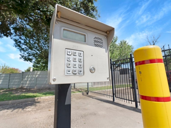 Storage Units at Extra Space Storage - 3176 - Pasadena - Fairmont Parkway - 6402 Fairmont Parkway