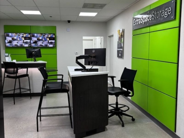 Storage Units at Extra Space Storage - 3176 - Pasadena - Fairmont Parkway - 6402 Fairmont Parkway