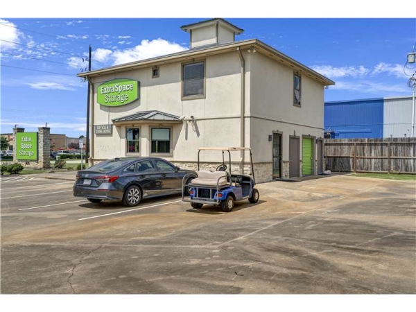 Storage Units at Extra Space Storage - 3189 - Spring - Spring Cypress - 8625 Spring Cypress Road