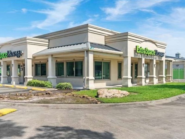 Storage Units at Extra Space Storage - 3212 - Houston - 13033 Jones Rd - 13033 Jones Road