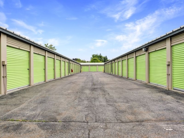 Facility photo: //images.sparefoot.com/medium/2302316904e9ba5186f.jpg