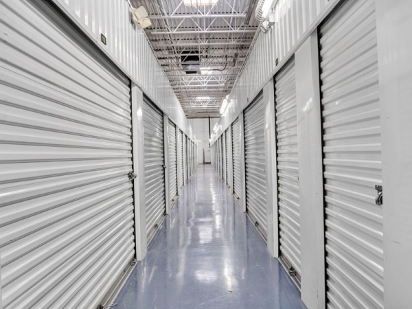 Facility photo: //images.sparefoot.com/medium/2302316904e9bb24afd.jpg