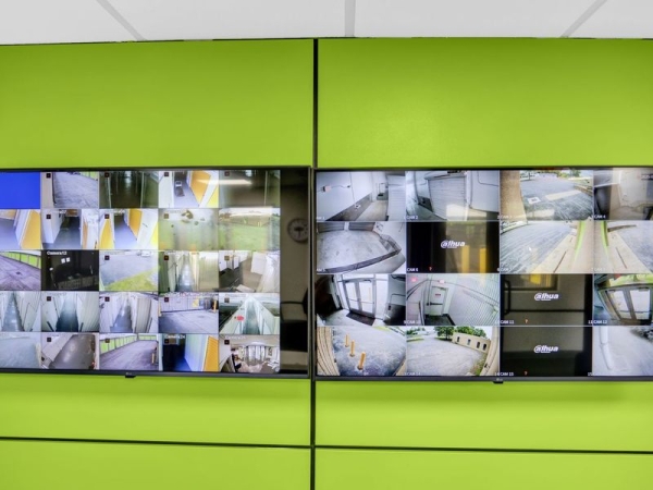 Facility photo: //images.sparefoot.com/medium/2302316904e9bd7a9bc.jpg