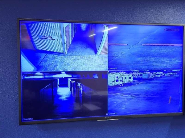 Facility photo: //images.sparefoot.com/medium/230236672932a8ddc93.jpg