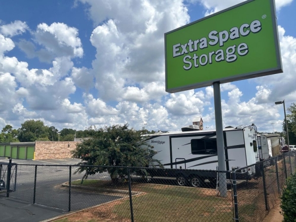 Facility photo: //images.sparefoot.com/medium/23023869942ee4d3b91.jpg