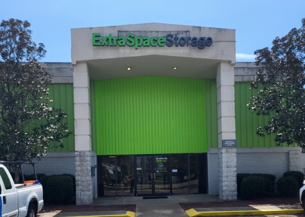 Facility photo: //images.sparefoot.com/medium/23024069c7c39e9d3df.jpg