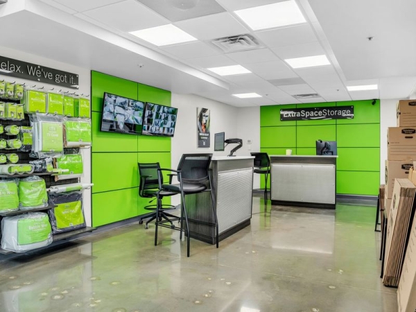 Facility photo: //images.sparefoot.com/medium/2302986904ebf20059f.jpg