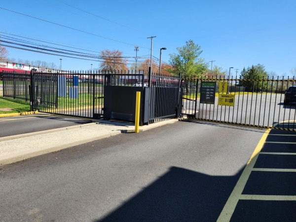 Facility photo: //images.sparefoot.com/medium/23031069942f072e720.jpg