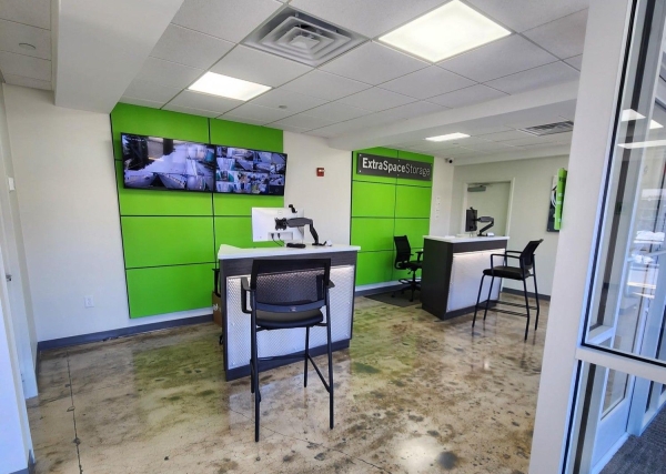 Facility photo: //images.sparefoot.com/medium/23031069942f085192f.jpg