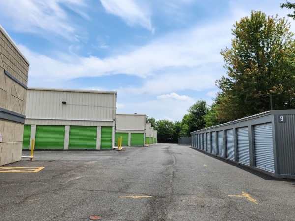 Facility photo: //images.sparefoot.com/medium/23031069942f0968337.jpg