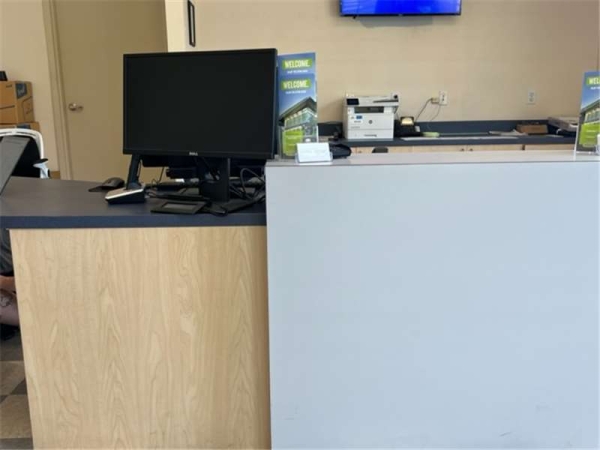 Storage Units at Extra Space Storage - 3371 - St Petersburg - Gandy Boulevard - 10111 Gandy Boulevard North