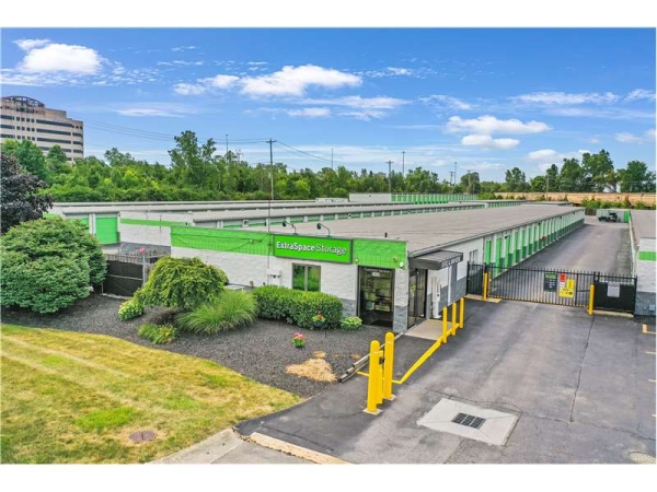 Storage Units at Extra Space Storage - 3379 - Houston - Gessner Rd - 2870 Gessner Road