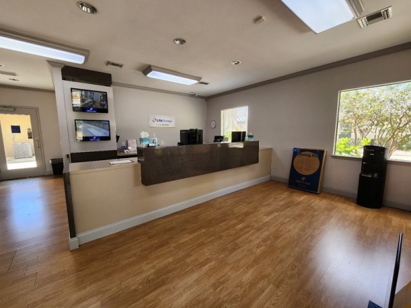 Facility photo: //images.sparefoot.com/medium/230343685ad9a90382f.jpg