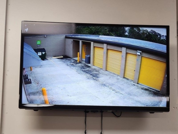 Facility photo: //images.sparefoot.com/medium/230343685ad9d8b5c24.jpg