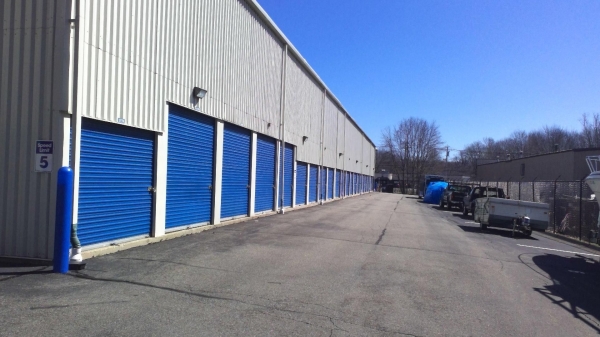 Facility photo: //images.sparefoot.com/medium/23037069942f37755f0.jpg